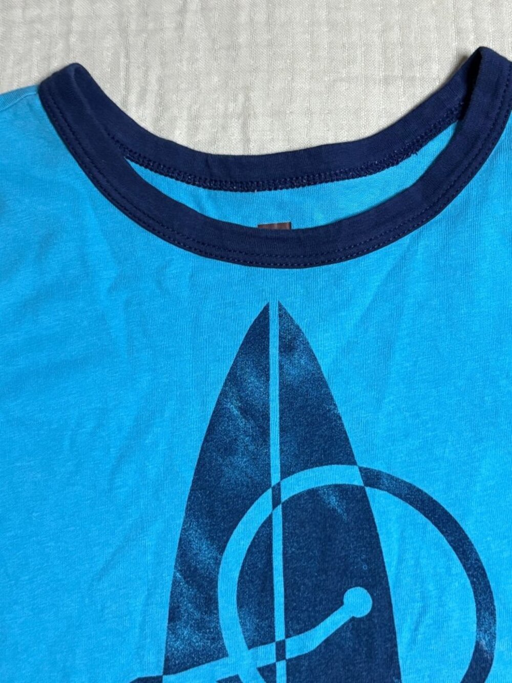 Blue Sleeveless Boys Shirt By Tea Collection With Surfboard & Bike Graphic Sz 8 - Picture 4 of 6